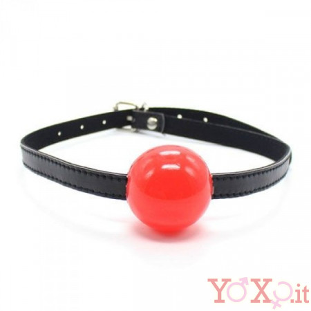 Gag Ball Rossa con Cinturino in Ecopelle Regolabile