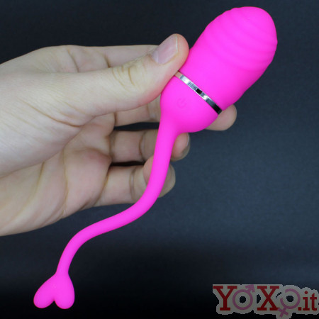 Ovetto vibrante in silicone rosa telecomandato ricaricabile con USB 5,6 x 2,8 cm.