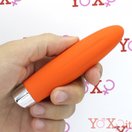 Mini vibratore in silicone arancio con pulsazione ricaricabile USB 12 x 2,5 cm.
