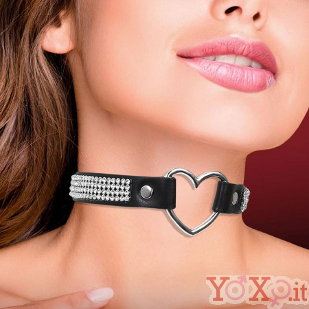 Collare in Ecopelle Nera con Anello a Forma di Cuore e Brillanti