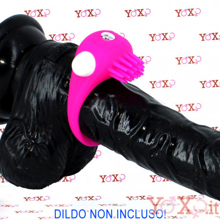Omaggio Anello Fallico Vibrante in Puro Silicone con Setole Stimola Clitoride