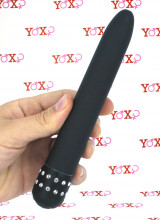 Vibratore "Diamond Deluxe Black" Con Strass 18 x 2,5 cm.