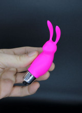 Mini vibratore stimola clitoride in silicone fucsia 7 x 3 cm.